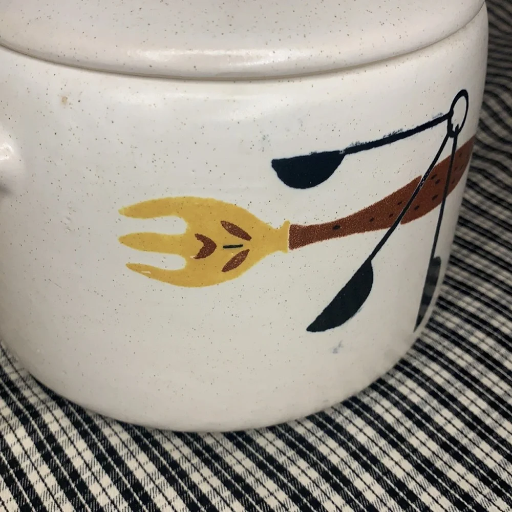 Vintage WESTBEND circa 1950s 2 quart stoneware bean pot / crock